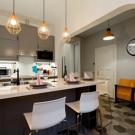 Luxury Twin 1-bedroom In Kazinczy Street Apartment