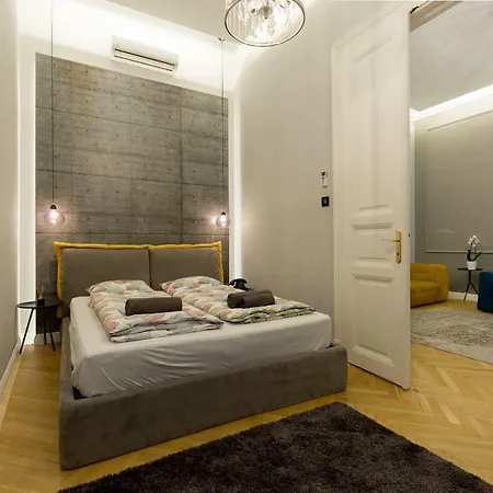 Luxury Twin 1-bedroom In Kazinczy Street Apartment Budapest